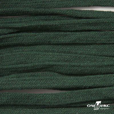 Шнур плетеный d-8 мм плоский, 70% хлопок 30% полиэстер, уп.85+/-1 м, цв.1016-т.зеленый - купить в Грозном. Цена: 742.50 руб.